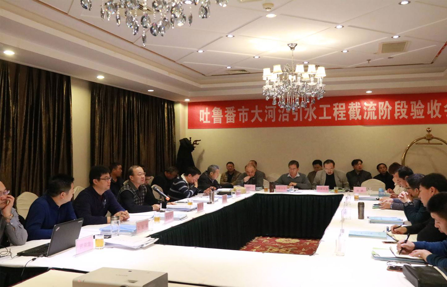 吐鲁番市大河沿水库截流验收